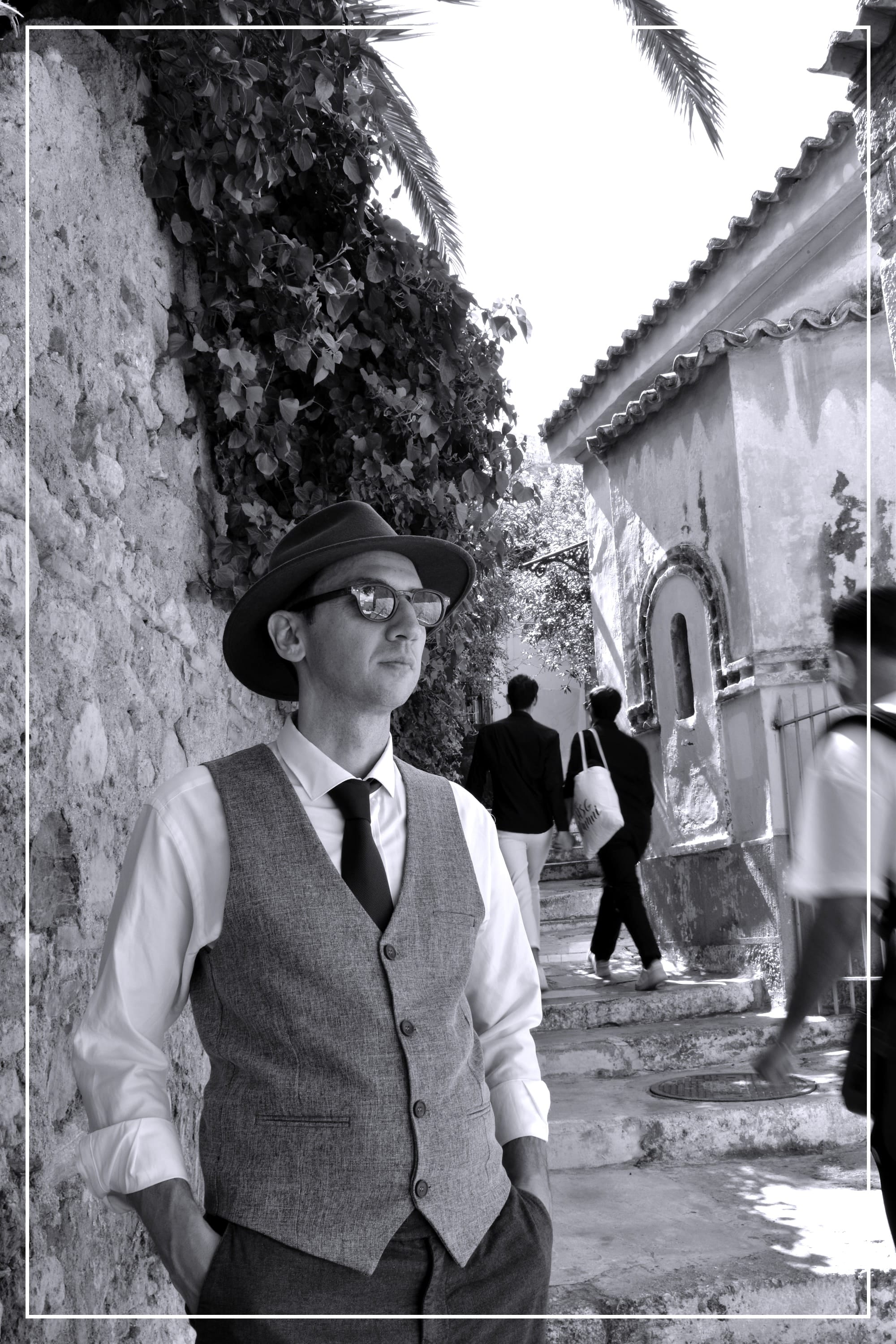 Athens Tales: Black and White Photography in Plaka - Capturing timeless moments in the heart of Athens
