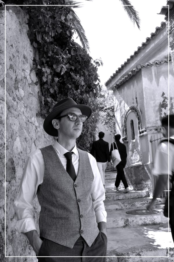 Athens Tales: Black and White Photography in Plaka - Capturing timeless moments in the heart of Athens
